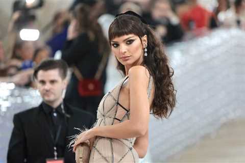 Emily Ratajkowski Calls Herself a ‘Misogynist’ Because She ‘Didn’t F— With Taylor Swift’