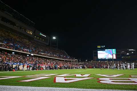 Aaron Rodgers gets flurry of jokes when lights go out at Jets-Browns Hall of Fame Game