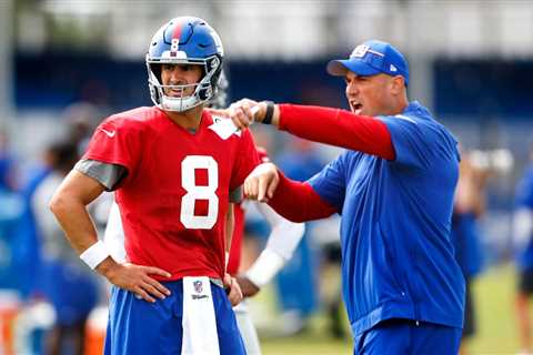 Mike Kafka focus is on Giants, not Northwestern job