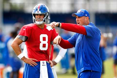 Mike Kafka focus is on Giants, not Northwestern job