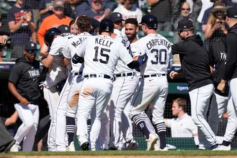 Gleyber Torres’ latest bad error strikes at costly Yankees moment