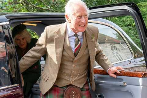 King Charles dons a kilt as he, Queen Camilla & Princess Anne are joined by PM Rishi Sunak for..