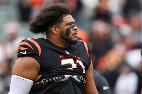 La’el Collins works out for Jets, to visit Giants amid offensive line woes
