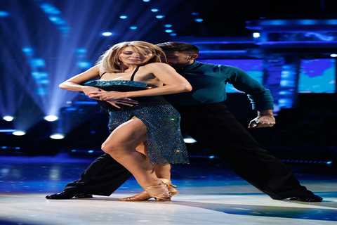 Strictly couple 'set to be axed' in shock result as Amanda Abbington gets free pass to next week
