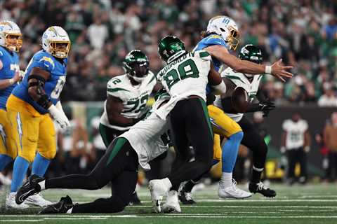 Effective Jets pass rush shines quieting Chargers offense