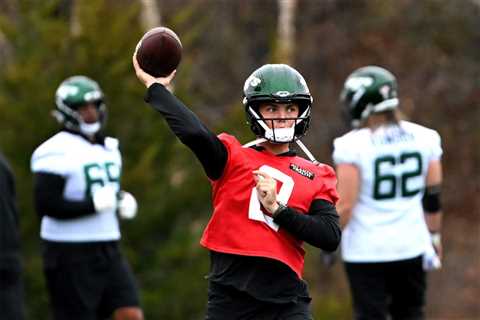 Jets’ brutal offense enters Raiders clash with quarterback uncertainty lingering