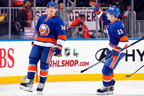 Bo Horvat’s Islanders chemistry with Mathew Barzal keeps improving: ‘Way better’