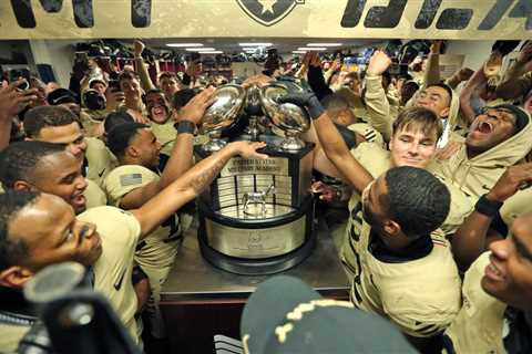 Army holds on with goal-line stand in final seconds to top Navy