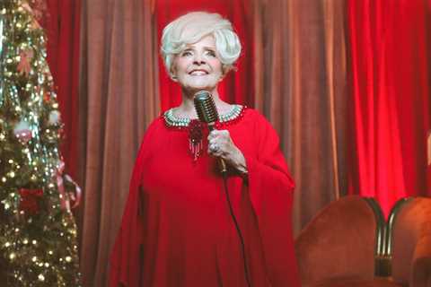 Brenda Lee’s ‘Rockin’ Around the Christmas Tree’ Leads Billboard Hot 100 for Second Week