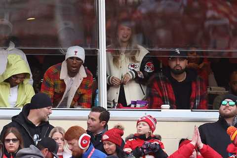 Taylor Swift Spends New Year’s Eve Watching Travis Kelce at Chiefs-Bengals Game in Kansas City