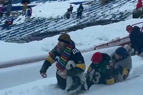 Bills, Steelers Fans Forced To Walk Through Knee-Deep Snow Before Playoff Game