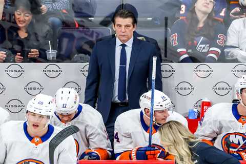 Islanders hope three-game skid ends with win over woeful Blackhawks