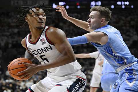 College basketball predictions: Ride with these two favorites