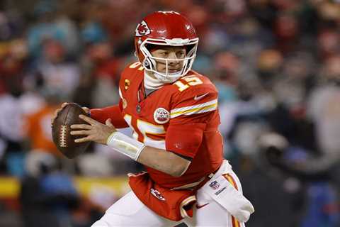 Chiefs vs. Bills, Lions vs. Buccaneers prediction: NFL odds, picks