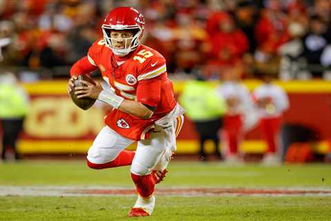 Chiefs vs. Bills NFL divisional round odds, player props, picks