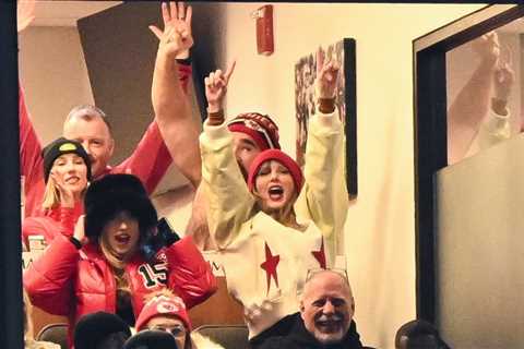 Taylor Swift Goes Wild With Brittany Mahomes & Jason Kelce for Travis Kelce’s Touchdowns: Watch