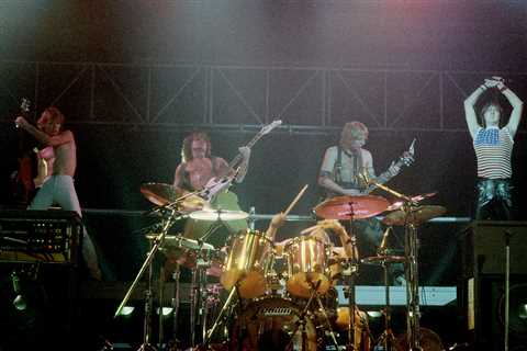 How Def Leppard Learned Hard Lessons on the ‘Pyromania’ Tour