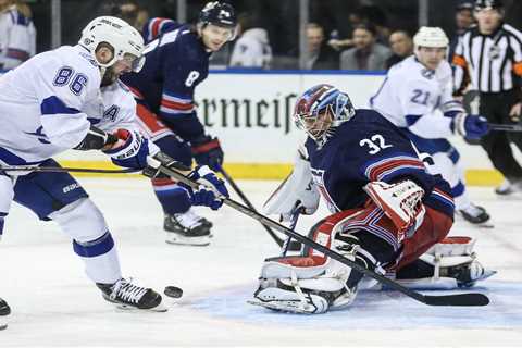 Jonathan Quick propels Rangers past rival Lightning