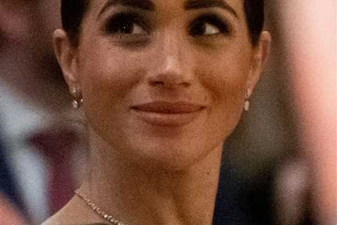 Meghan Markle stuns in £12,500 diamond necklace at Canada banquet