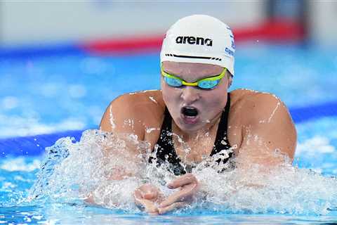 Israeli swimmer Anastasia Gorbenko jeered by crowd at World Aquatics Championships in Qatar