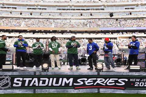 Saquon Barkley wears his Giants jersey at Rangers-Islanders NHL Stadium Series game with future..