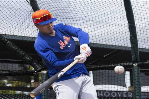 Carlos Mendoza in waiting game as tight battle for Mets bench spots unfolds