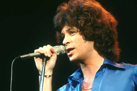 Raspberries Lead Singer Eric Carmen Dead at 74