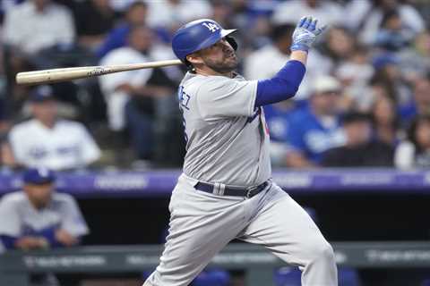 J.D. Martinez signing gives Mets flexibility, counter to NL wild-card contenders