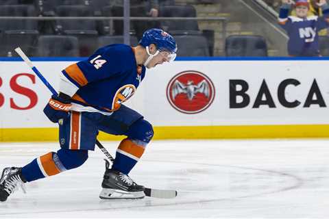 Patrick Roy’s power-play changes immediately pay off for Islanders