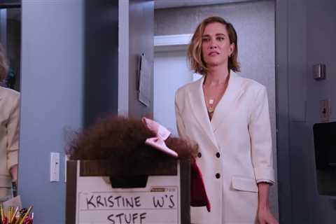 Kristen Wiig’s Old ‘SNL’ Dressing Room Gets Completely Taken Over in New Promo