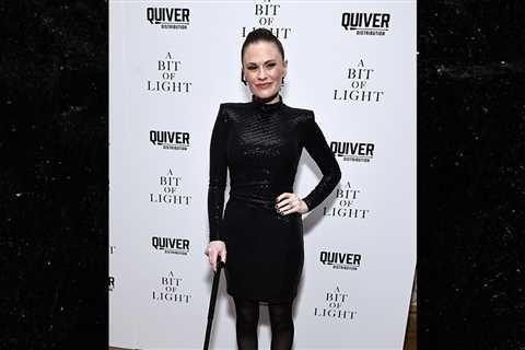 Anna Paquin Attends NYC Film Premiere With a Cane Amid Health Battle