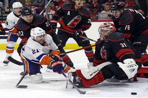 Islanders find silver linings to Game 1 NHL playoff loss to Hurricanes