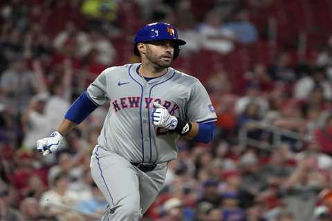 Mets’ J.D. Martinez opens up about overcoming personal adversity