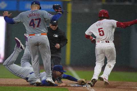 Mets crumble in sloppy loss to Phillies as struggles continue