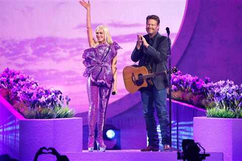 Gwen Stefani Performs ‘Purple Irises’ With Blake Shelton at ACM Awards Dressed as a Purple Iris