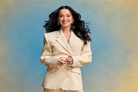 Katy Perry Waves Goodbye To ‘American Idol’ Era With Tears, Flying Pizza and a Towering Dress..