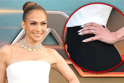 Jennifer Lopez Goes Solo to Film Premiere Amid Breakup Rumors