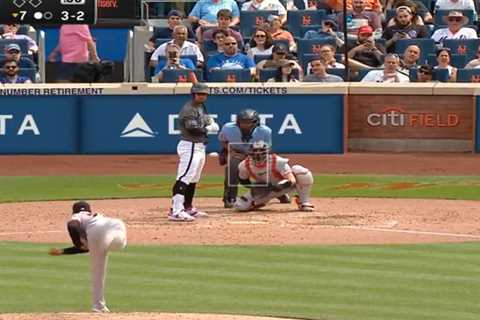 Mets’ Francisco Lindor strikes out after putting bat back on shoulder in bizarre scene