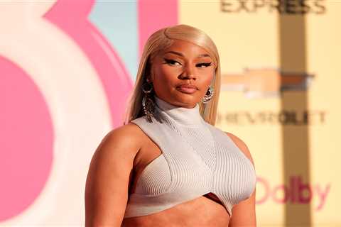 Nicki Minaj Pays Homage to Beenie Man & Brings Out ‘King of Dancehall’ at London Tour Stop