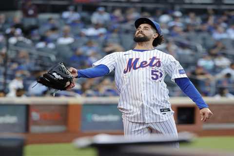 Jorge Lopez calls Mets ‘worst team in whole f–king MLB,’ gets DFA’d after glove-launching tantrum