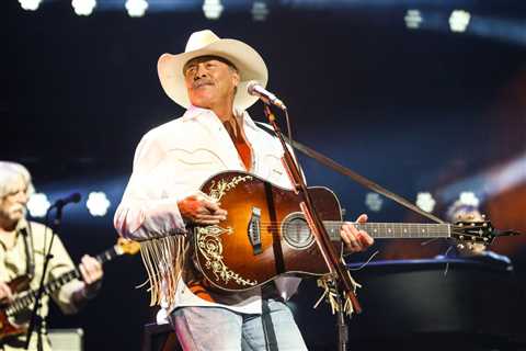 5 Songs Alan Jackson Wrote for Other Artists