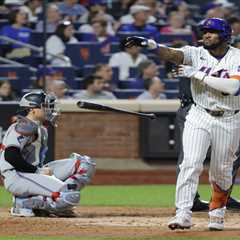 Mets blast three home runs in blowout win over Marlins