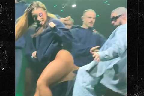 Bad Bunny's Crotch Sticks to Dancers' Tights During Puerto Rico Performance