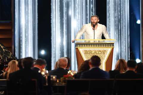 ‘Little inappropriate’ Tom Brady roast was like a locker room: Julian Edelman