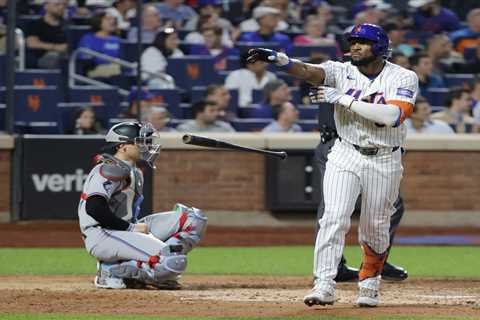 Mets blast three home runs in blowout win over Marlins