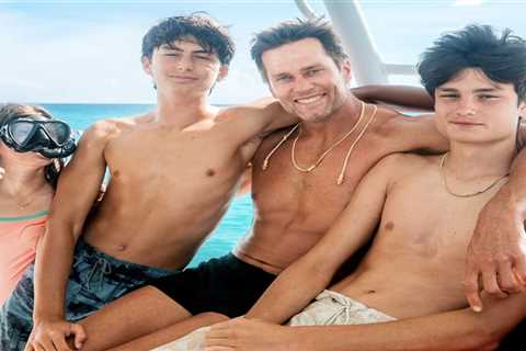 Tom Brady honors his dad, three kids in heartfelt Father’s Day post