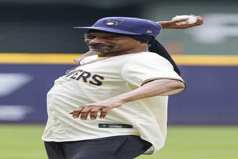 Snoop Dogg blown away by Reds’ Elly De La Cruz while calling game in Brewers TV booth