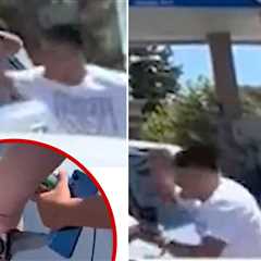 Driver Stabs Another Motorist As Road Rage Incident Escalates, Wild Video
