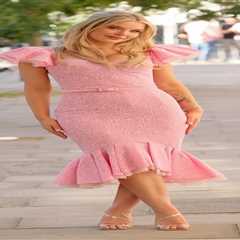 Helen Flanagan stuns in pink dress on Celebs Go Dating set