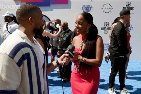 Mickey Guyton Talks Love For West Coast Rap & Kendrick Lamar, Wants To Collab With Snoop Dogg &..